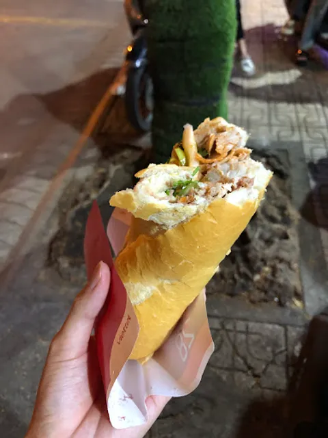 Bánh Mì - Xôi Mặn Trang
