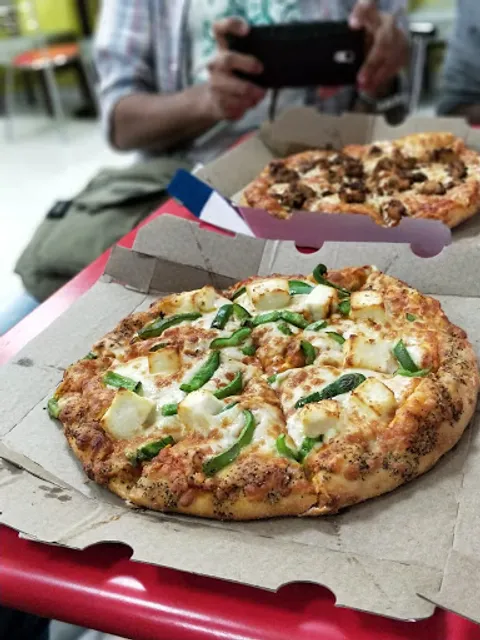 Domino's Pizza | Meenatai Thakre Chowk, THANE