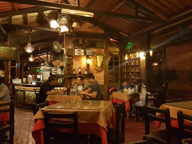 El Trinchero Carnes y Tacachos