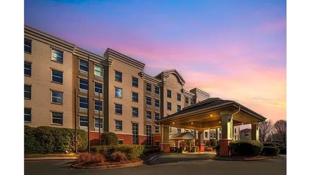 Comfort Suites near Birkdale Village- Huntersville