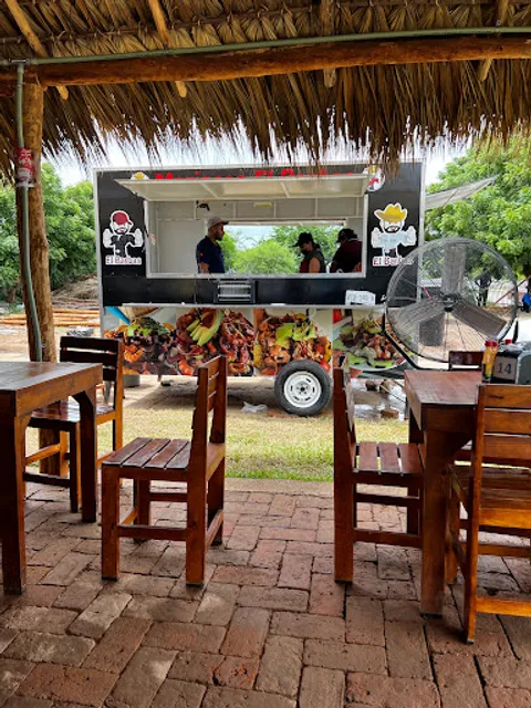 El Barbas Mariscos y Snacks