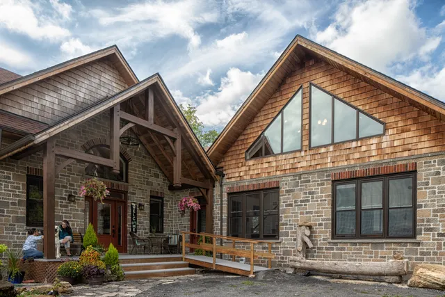 Laura's B&B at the Alexandria Retreat