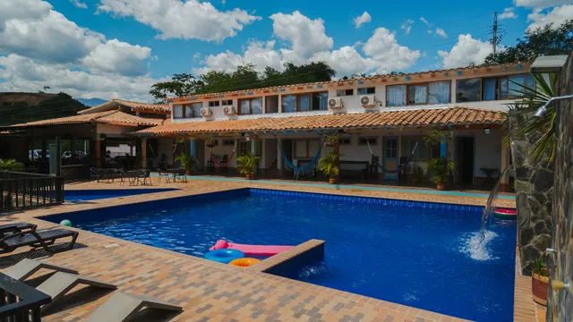 Hotel bosque blue - San Jerónimo - Día de Sol