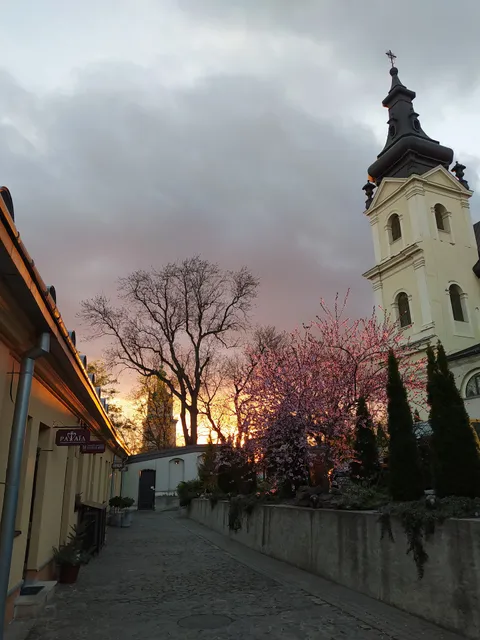 Hostynnyy Dim "Arkhystratyh"