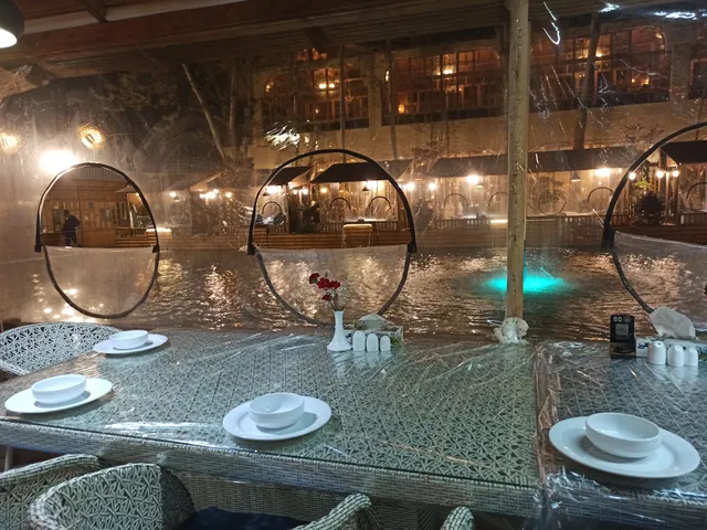 مطعم دربار شانديز