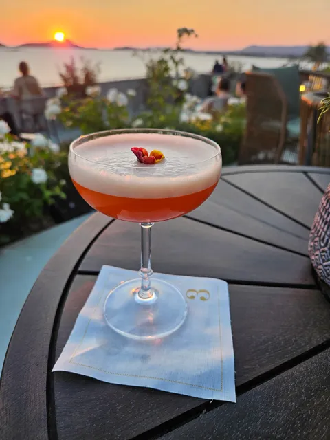 Three Admirals Lounge