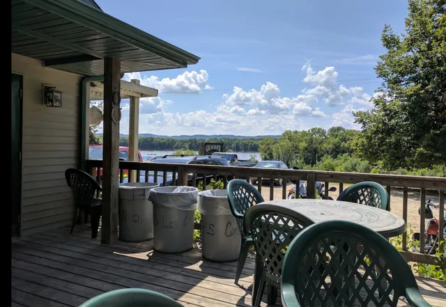 Great River Roadhouse