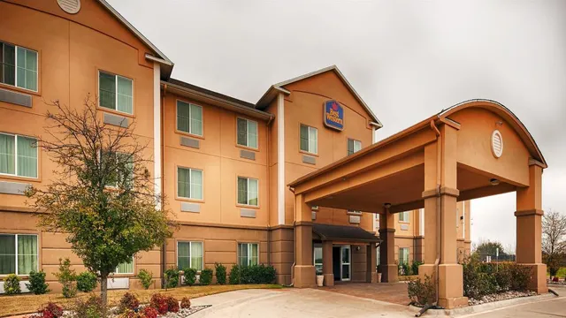 Executive Inn & Suites