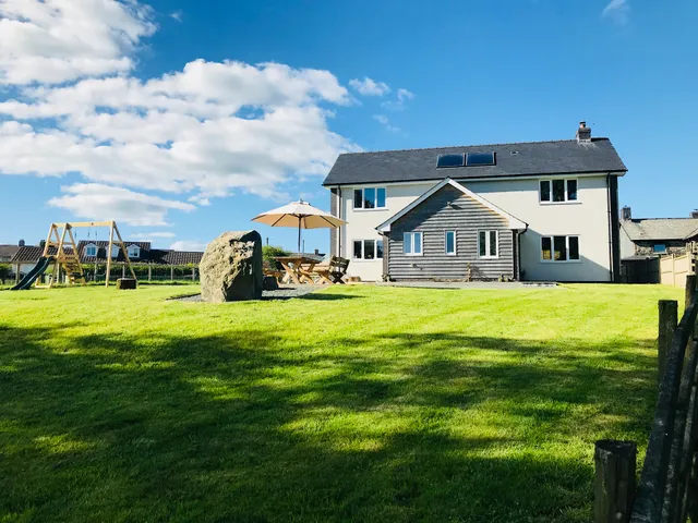 Maen Llwyd Holiday Cottage