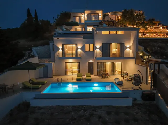 Anadeo Villas & Suites