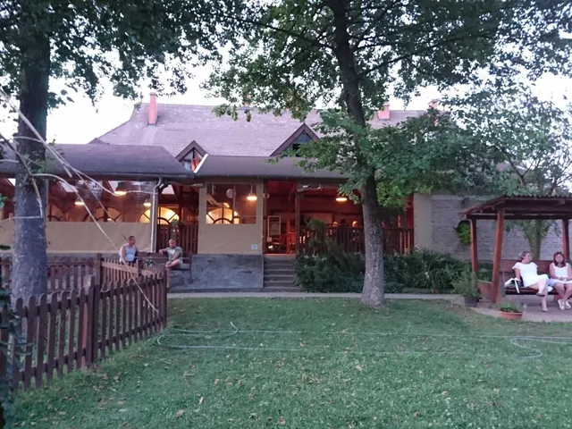 TÓ-KA Vendéglő és Panzió