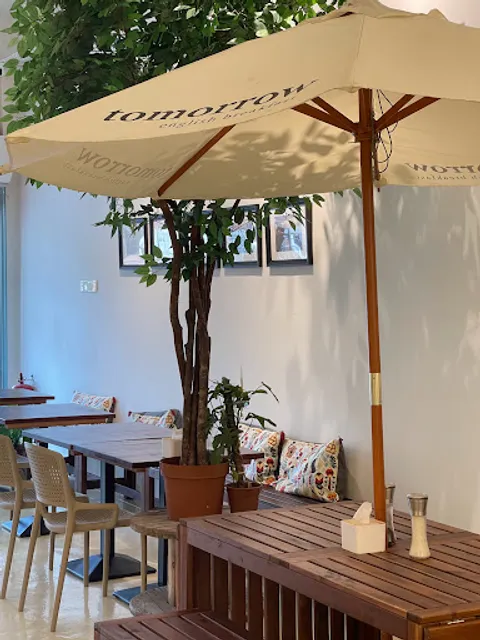 Tomorrow English Cafe