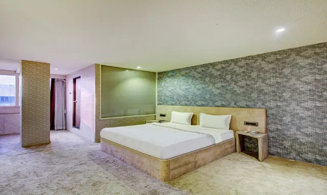 Hotel Dreams - Hotel in Hadapsar