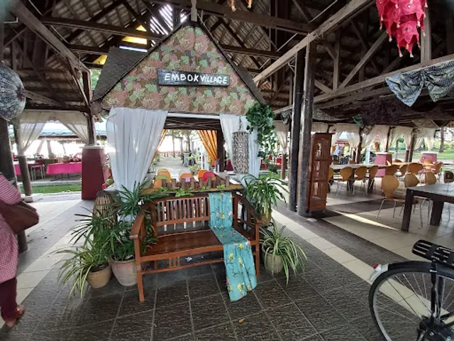 Embok Village Steamboat & Seafood