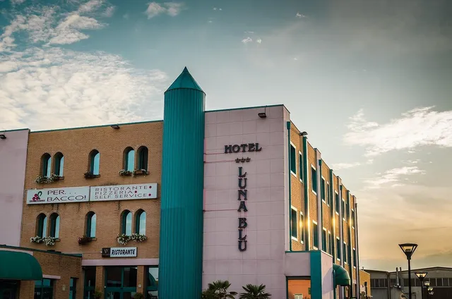 Hotel Luna Blu - Hotel 3 Stelle a Casumaro, Cento