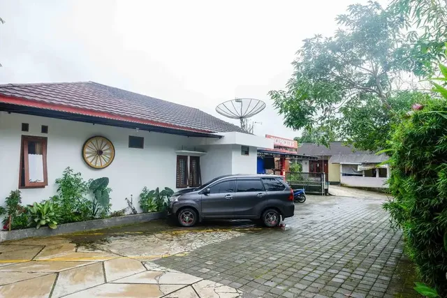 RedDoorz near Alun Alun Wonosobo 2