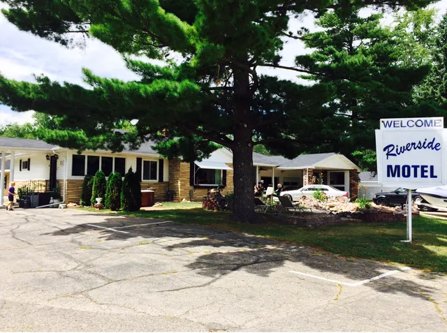Riverside Motel