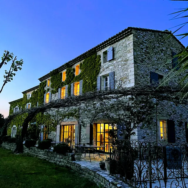 Mas de l'entre collines Tennis Piscine Location Avignon Gordes