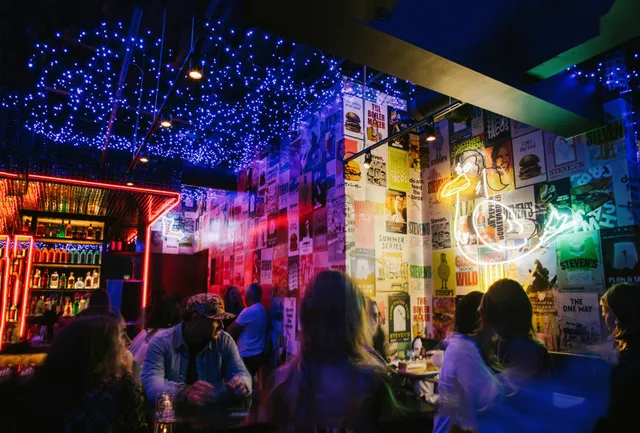 Steven's Cocktail Corner Bar + Kitchen