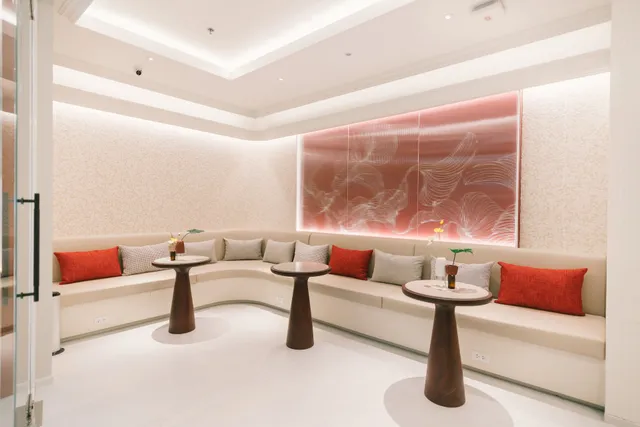 Let's Relax Spa - Silom Edge