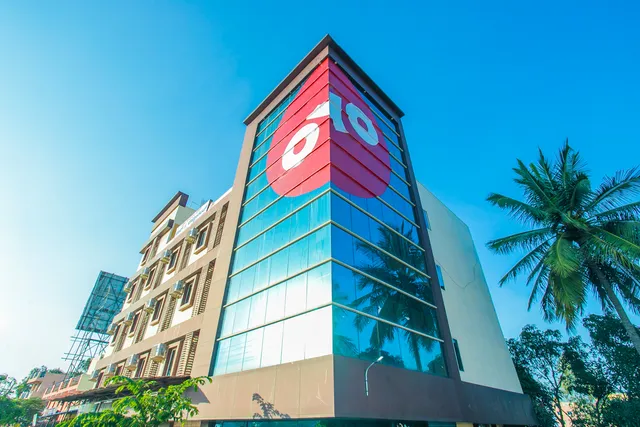 Collection O Leo Grand Hotel