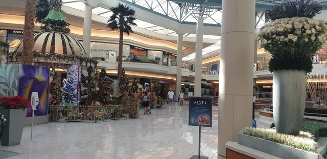 Apple The Gardens Mall