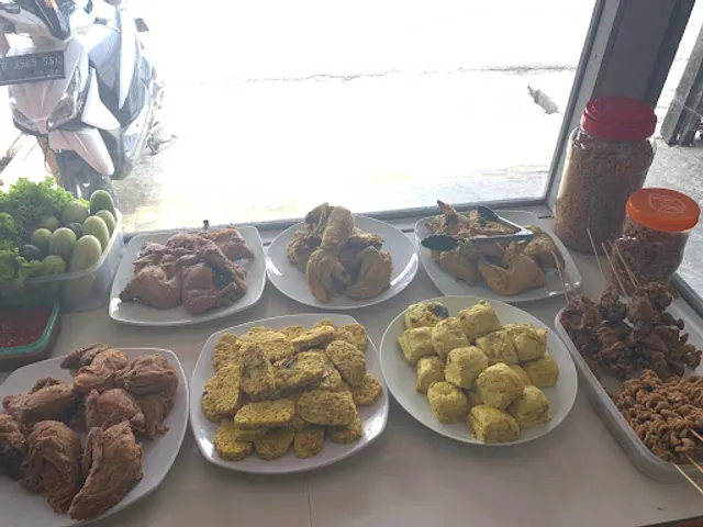 Ayam Bakar Dan Goreng Kremes Bu Sri