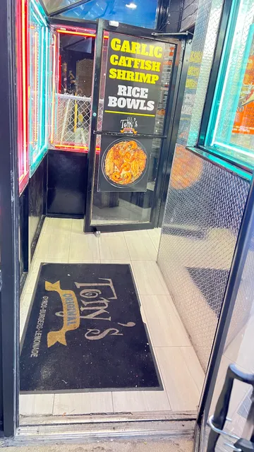 Tony's Original Phillysteak & Sharks Fish & Chicken 87th & Stony Island