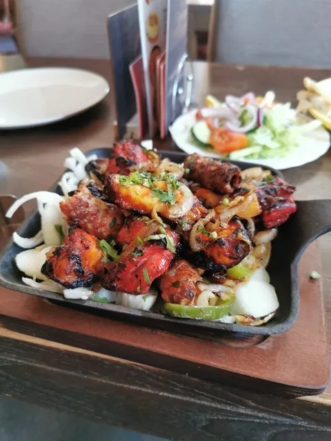 Mr Mo's Pool Lounge, Bar & Grill