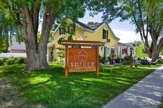 Spruce Personalized Decor