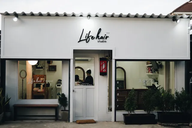 Life hair studio cnx