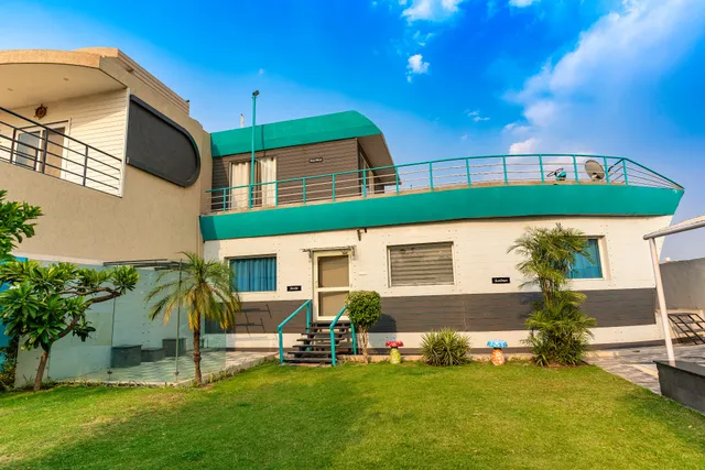 Boathouse - 3 Bedroom Boat-theme villa in Amritsar