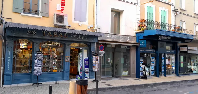 TABAC CAVE A CIGARES - COUTEAUX