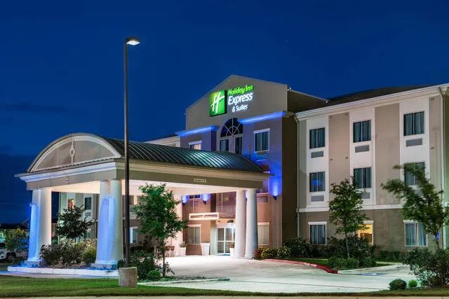 Holiday Inn Express & Suites Cotulla by IHG