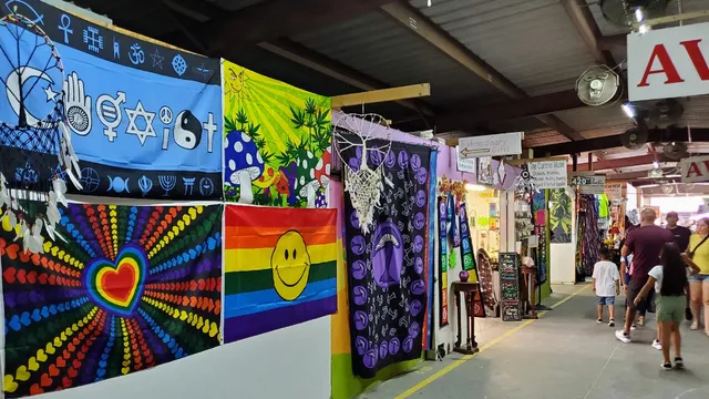 The Curious Muse : Crystal shop