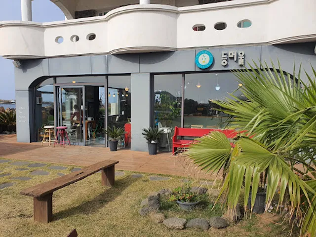 Deungmeoul Cafe