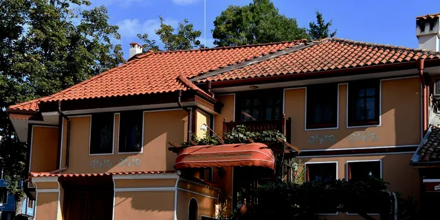 Family Hotel At Renaissance Square