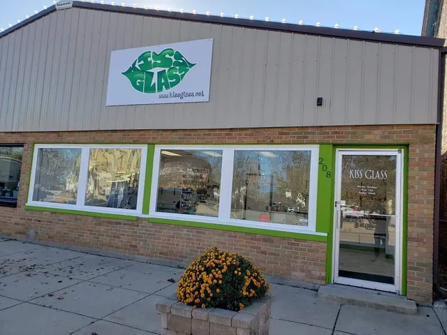 Kiss Glass
