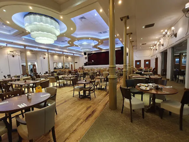 The Pier Cleethorpes - Papas