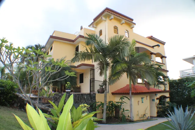 Pura Vida Large Luxury Compound