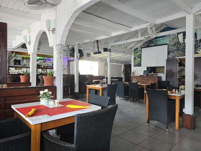 Dannisa Bar & Restaurant