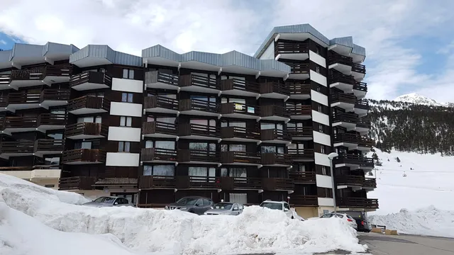 Apartment block "La Chamoisiere"