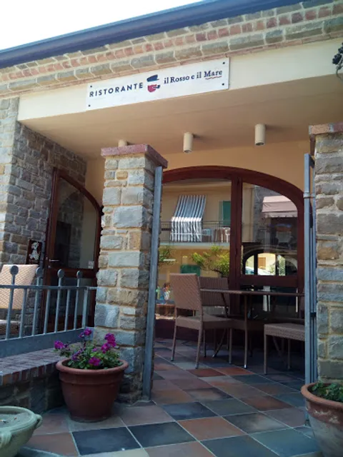 il rosso e il mare