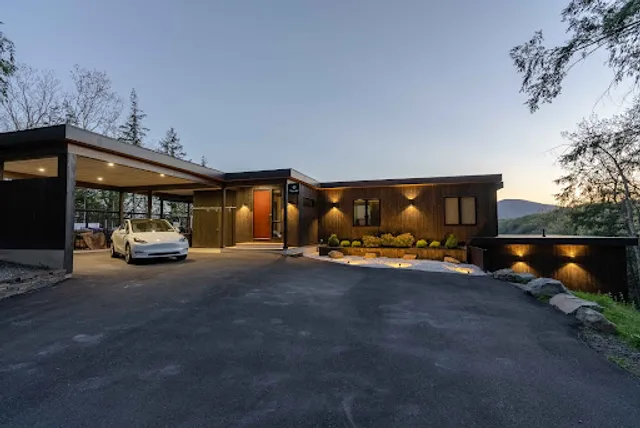 Wander Hudson Valley