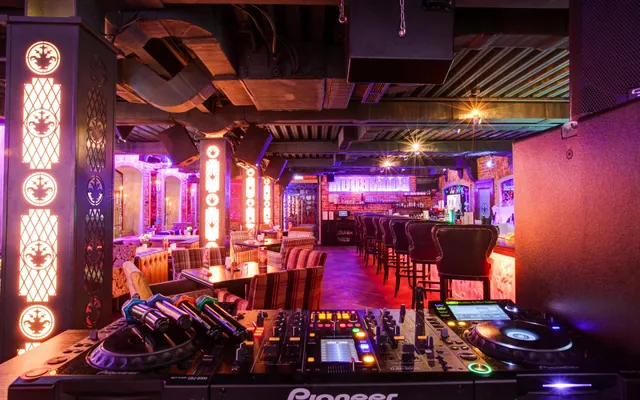 Boom Boom Room | Бар-ресторан Улица 1905 года | Караоке, кальян, ночной клуб