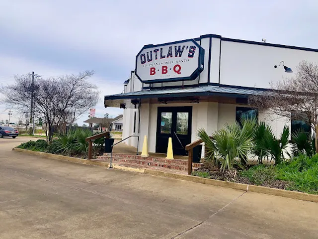Outlaw's BBQ--Pineville