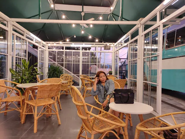 Bw Bus Restaurant 小陈巴巴