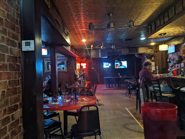 Kross Lounge & Ernie's Restaurant