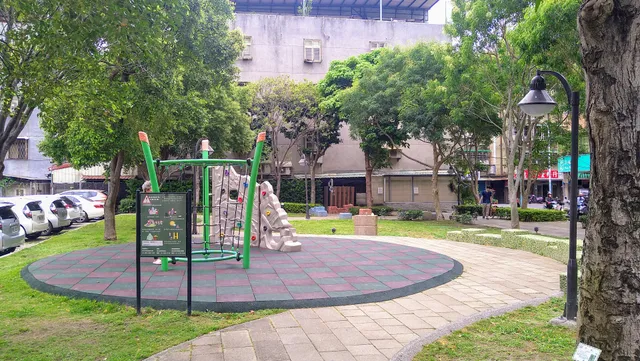 Fenghuanghuayuan Community Park