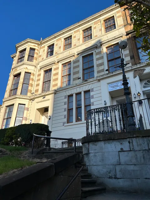 Hampton Court Guesthouse - book direct for best rates price match guarantee.